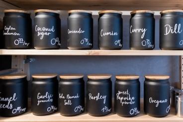 Packaging-free herbs and spices assortment