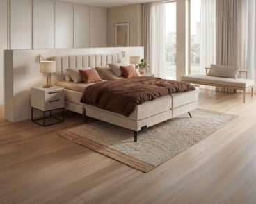 Boxspring Caresse 3400 met modern hoofdbord en open voeteneinde, biedt luxe slaapcomfort en aanpasbare opties.