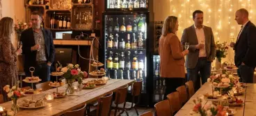 Feest in de huiskamer van De Tafelaar