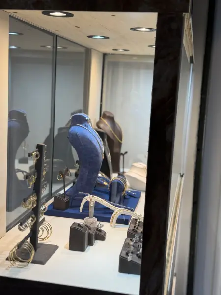 De etalage van City Juwelier in de Bottelaarpassage