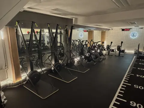 De trainingszaal van MOLSPORTS in Delft