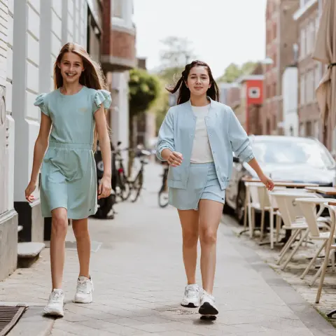 Image 4: GIRLS