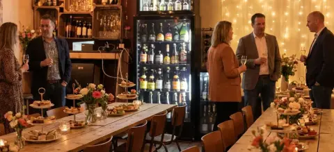 Feest in de huiskamer van De Tafelaar