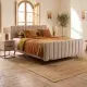 Boxspring Caresse 3460 met gratis voetbord, luxe Gel Foam topper en ergonomische comfortzones in een stijlvolle slaapkamer.