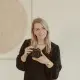 Miriam van Els met haar camera