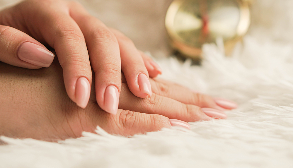 BIAB voor €47 en gellak vanaf €36,50 in de kunstnagelsalon van Goldfinger Zaandam