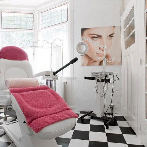 Goldfinger Zaandam: kunstnagels, schoonheidsbehandelingen en medische pedicure aan de Zuiddijk