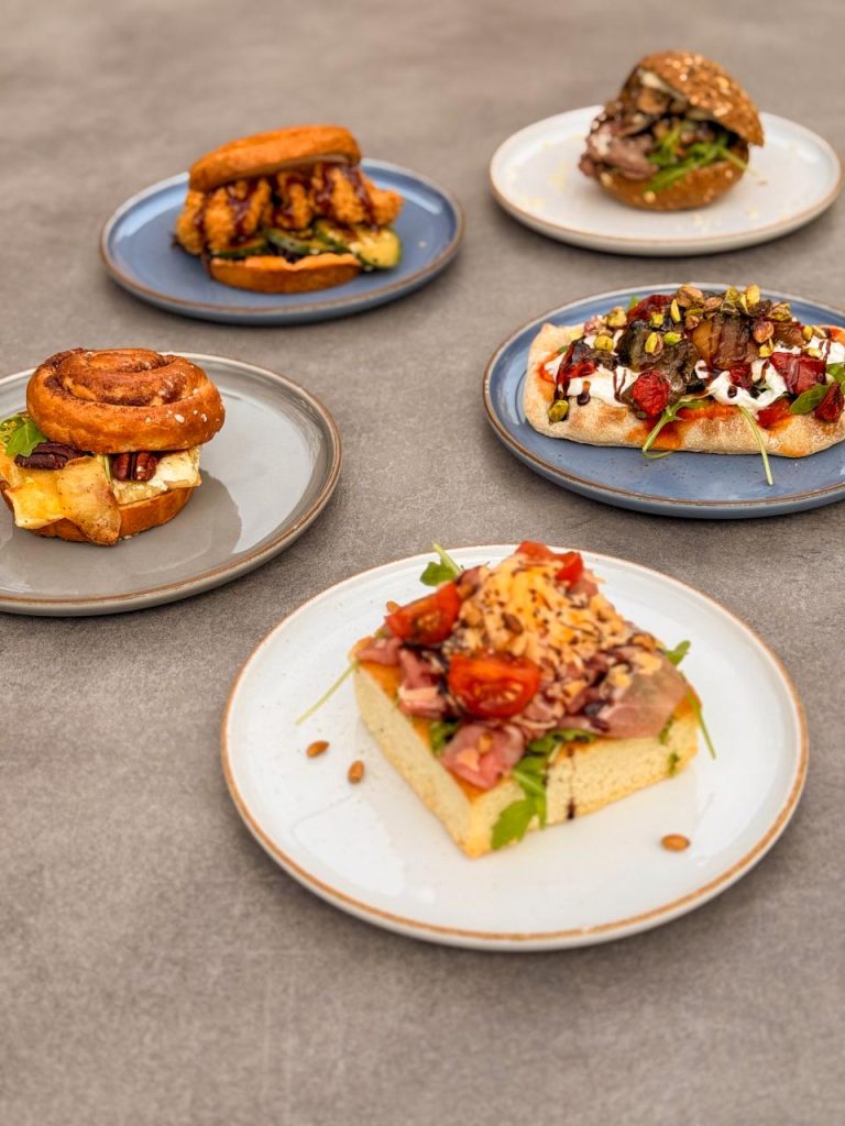 Lunchen aan de Markt in Eersel: broodjes, burgers en lunchplanken bij Lunch & More