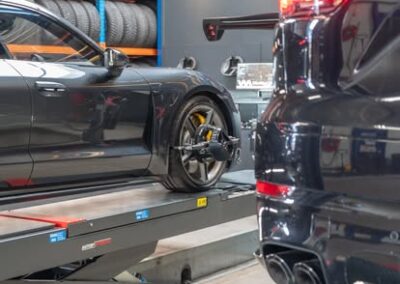 Auto uitlijnen, balanceren of lekke band repareren in Zutphen bij De Vries Banden