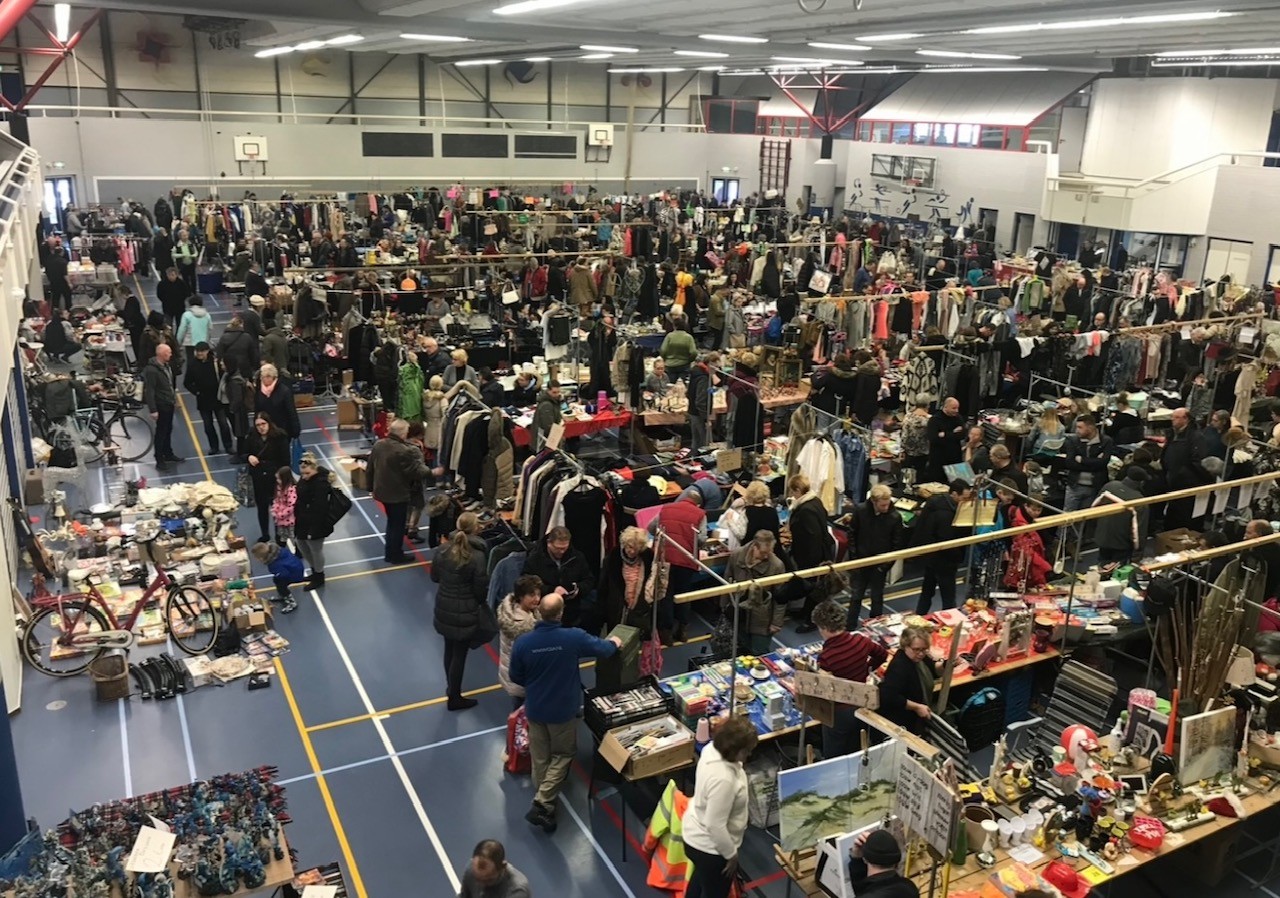 Grote vlooienmarkt in Dalfsen op zaterdag 24 oktober, 9.00 tot 16.00 uur, circa 160 kramen in twee hallen