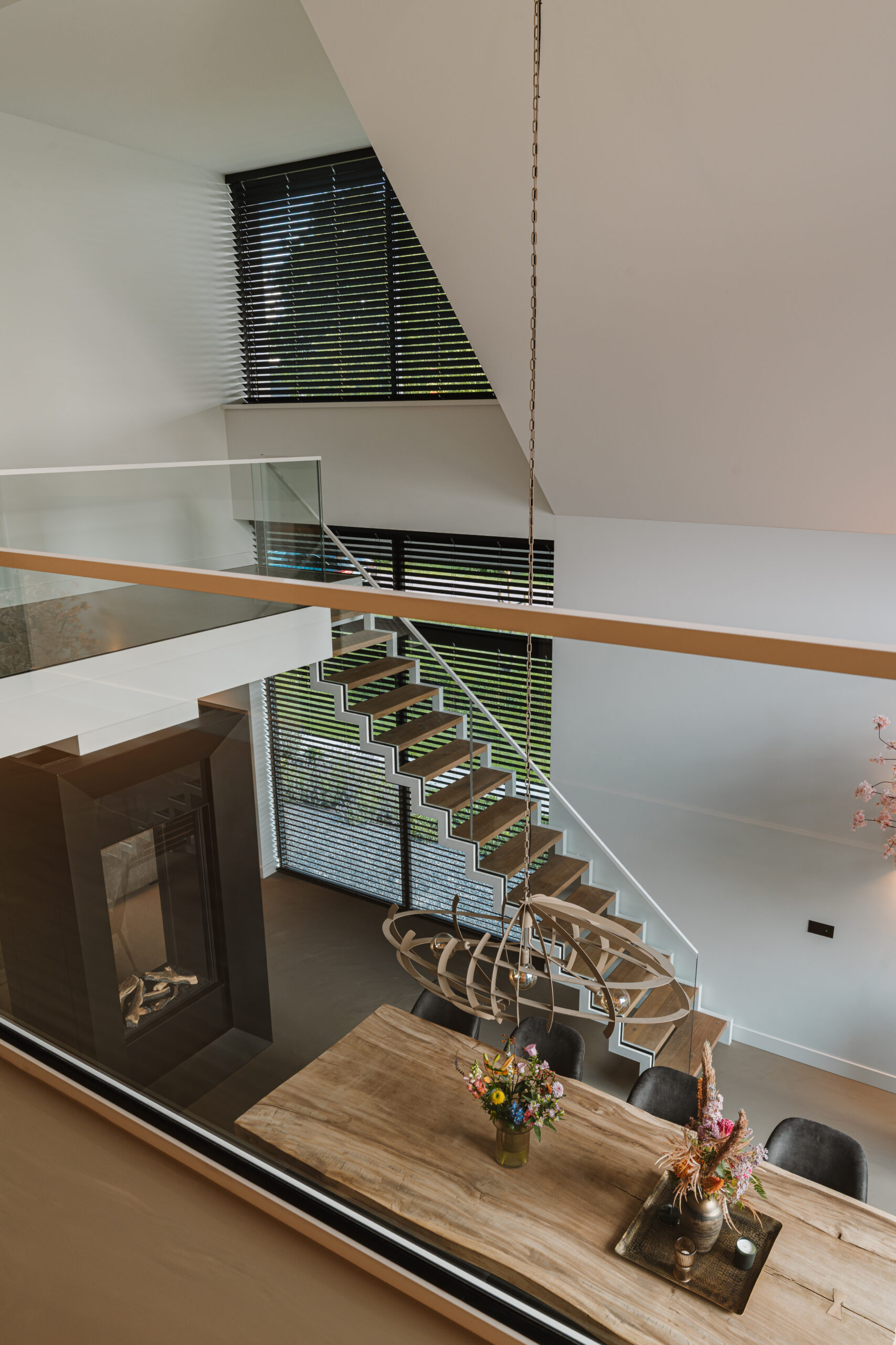 Schilderwerk voor woning en bedrijfspand in Veghel, met kleurenadvies en spuitwerk